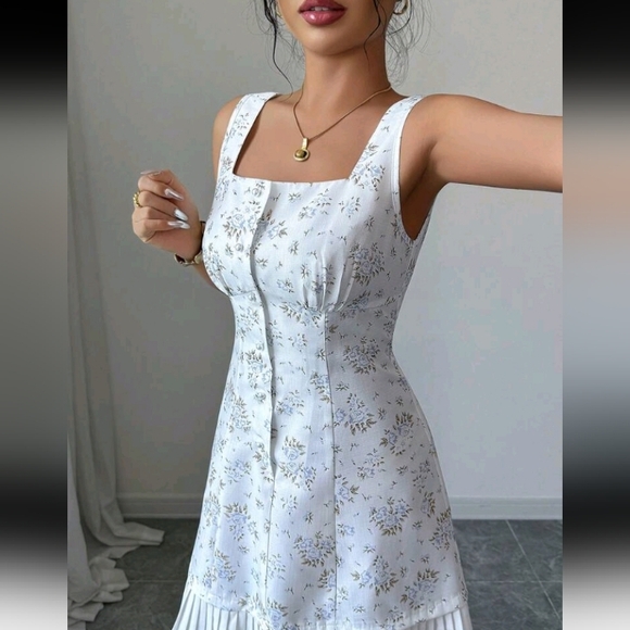 Women's Romantic Ditsy Floral Square Neck Pearl Button Mini Ruffle Hem Ho - Picture 3 of 4